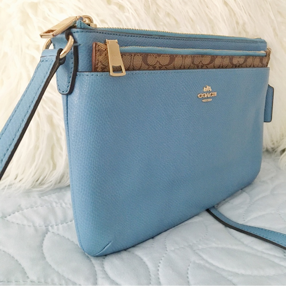 Coach Powder Blue Signature Crossbody Purse 2 in 1 Bag